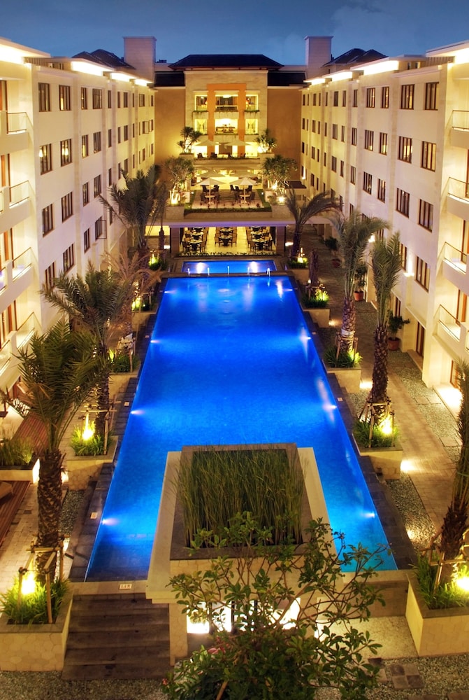 Book Aston Kuta Hotel And Residence In Hotels Aston Kuta Hotel And Residence Outdoor Pool