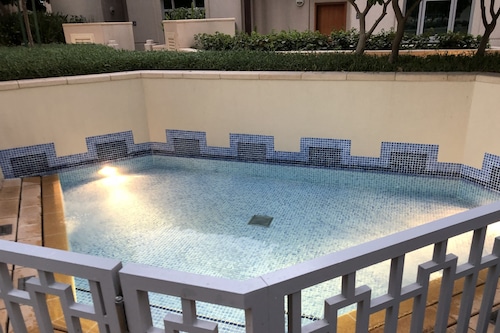 احجز إقامة رائعة من 4 غرف نوم مع إطلالة