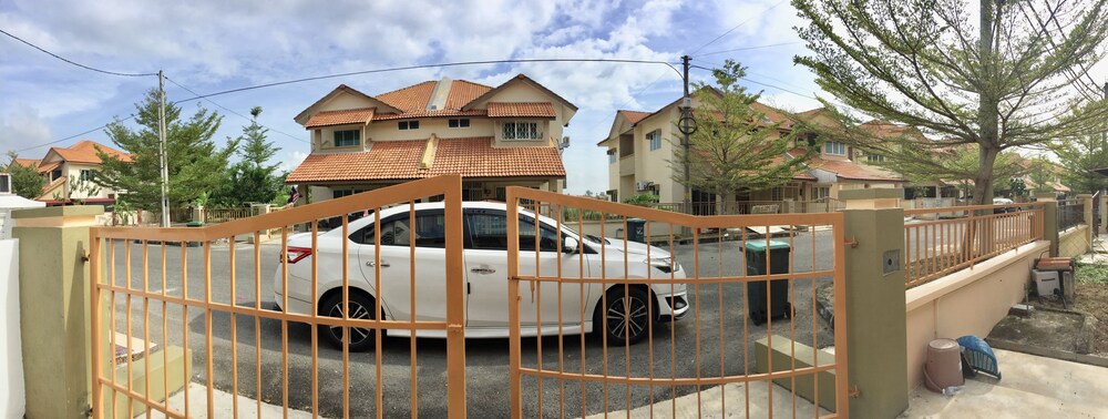 Book Lily Homestay Kangar In Kangar Hotels Com