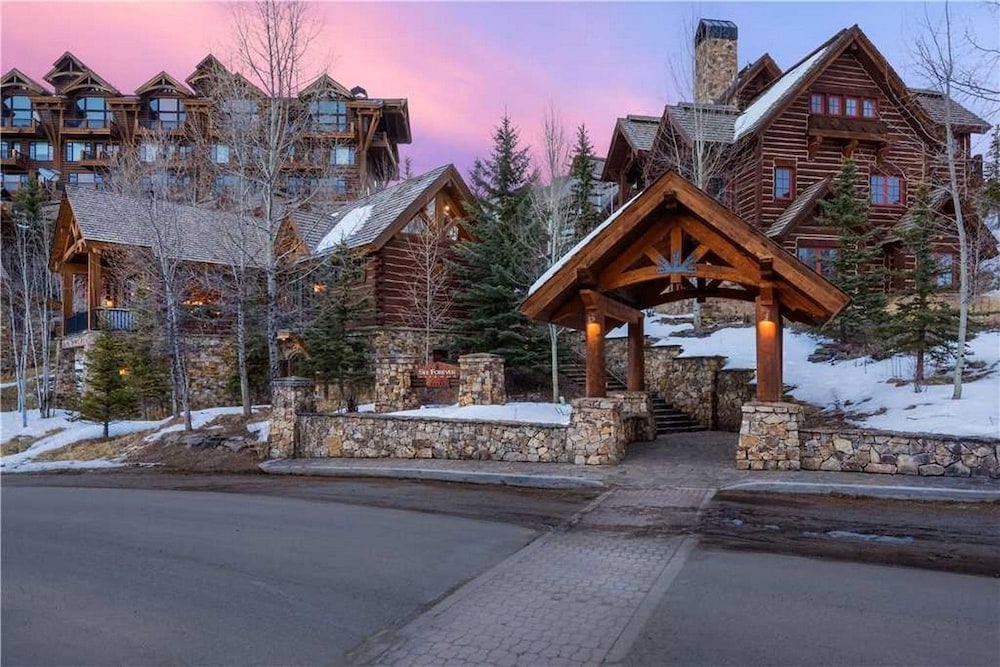 Telluride ski packages See Forever Summit Cabin 152