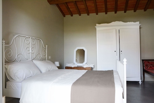 Nonno Gino Suite In Monte San Savino Book On Hotels Com