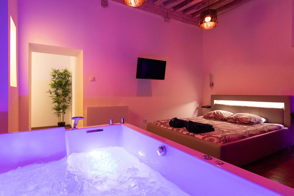 豪华公寓, 热水浴缸 (luxury spa) - 休息室