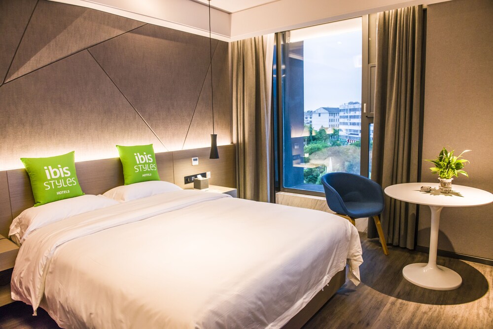 宜必思尚品酒店(泗洪衡山南路店)