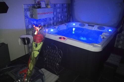 جاكوزي داخل غرفة النوم البحرين جاكوزي داخل غرفة النوم البحرين