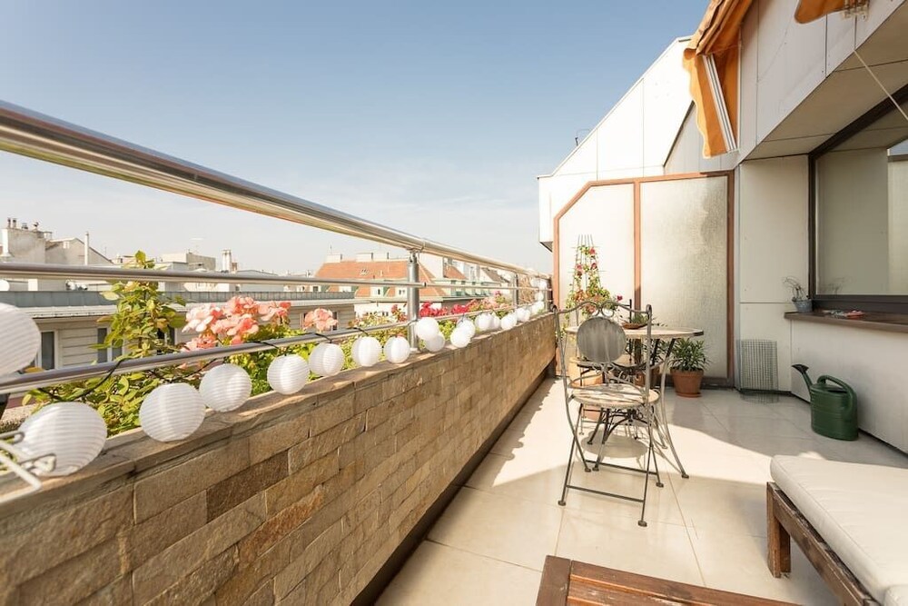 artment "british country house" central, romantic loft with