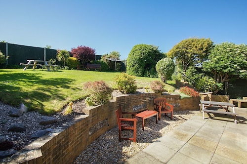 迪恩庭院花园酒店