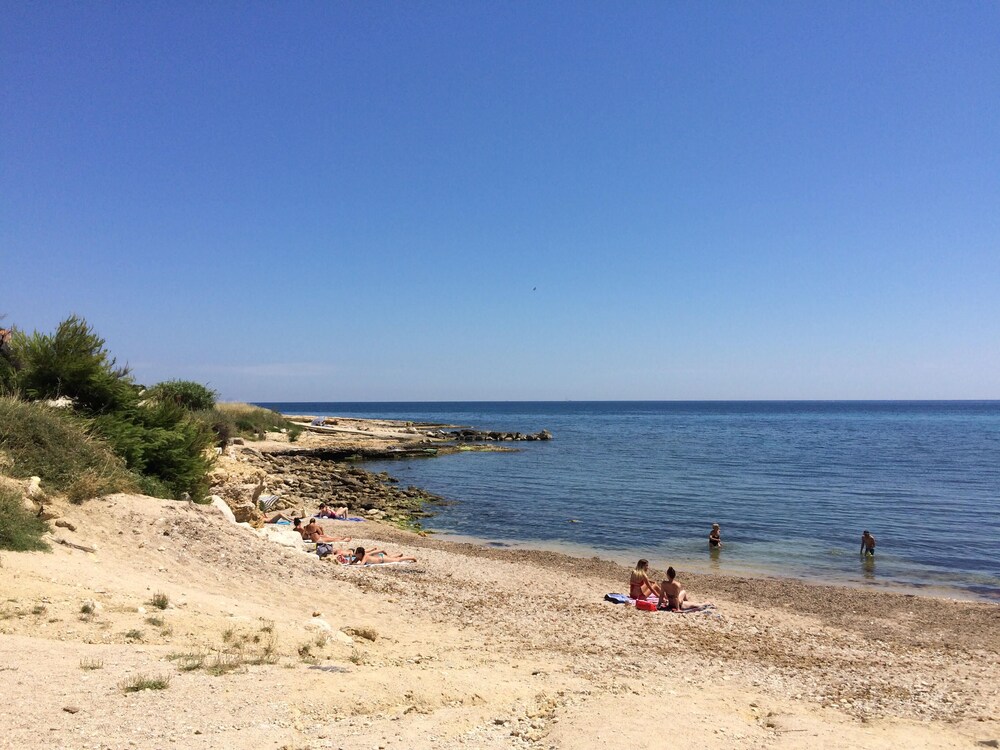 Book B B L Escale Cote Bleue In Sausset Les Pins Hotels Com