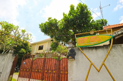 Damar emas guest house