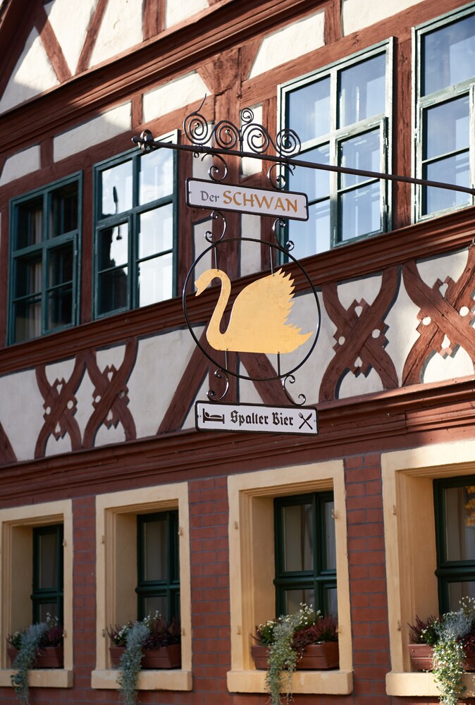 Restaurant Hotel Der Schwan Schwanstetten Germany Schwanstetten Hotel Discounts Hotels Com