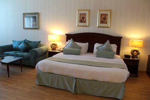 احجز فندق سويس إنترناشيونال الحمرا الدمام في الدمام قارن أسعار الفنادق في الدمام