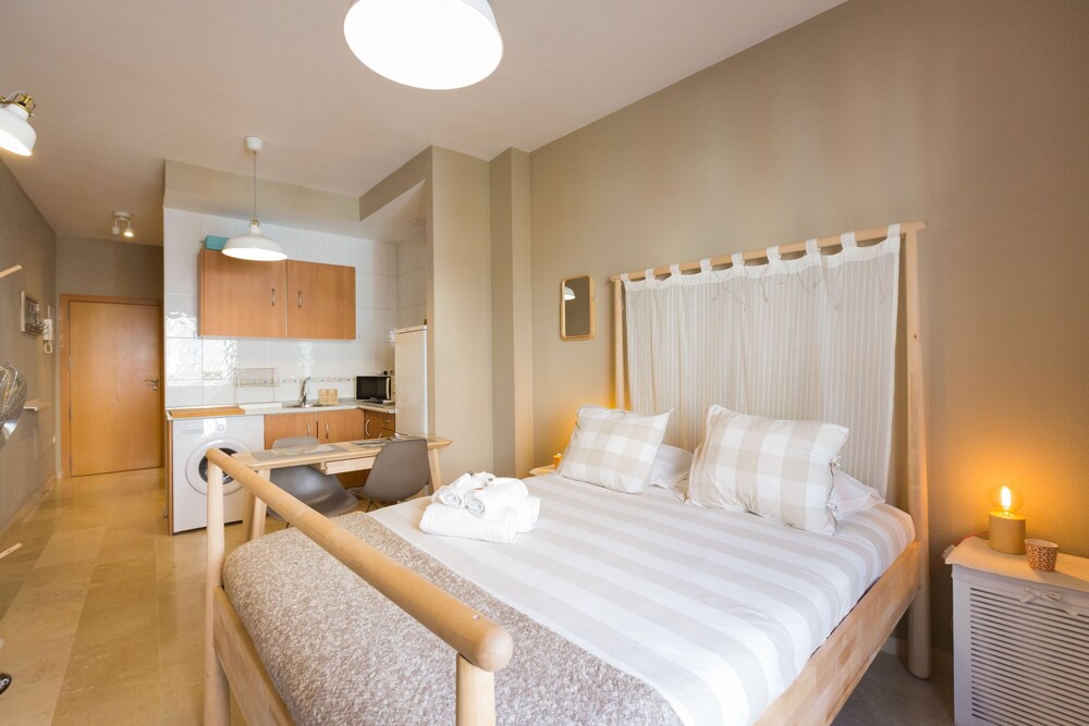 波斯堤戈中心开放式公寓附阳台酒店