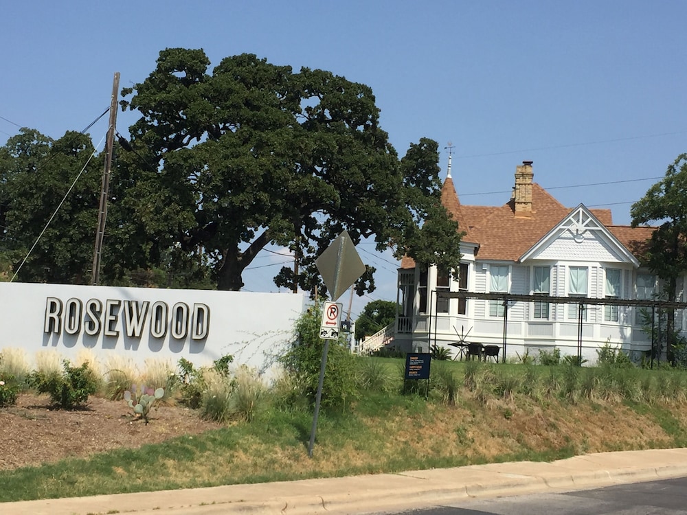 unique walk out basement studio in the middle of sxsw east