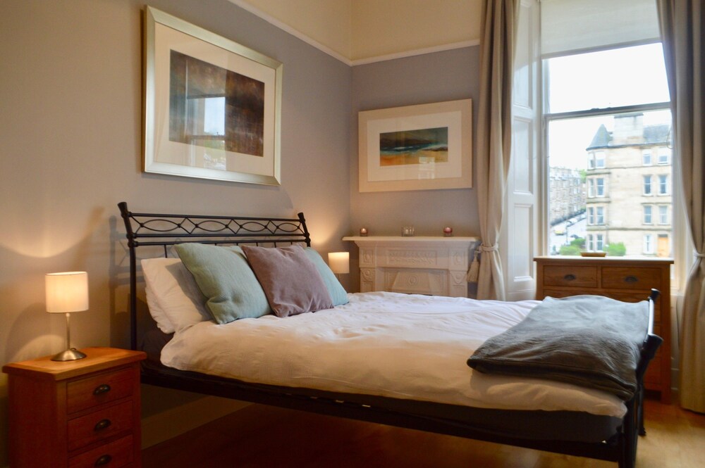 Sunny First Floor Stockbridge Flat Edinburgh Info Photos Reviews Sunny First Floor Stockbridge Flat Edinburgh