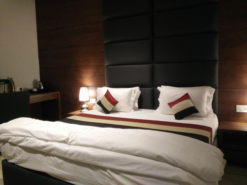 ホテル クロスロード ラクナウ の宿泊予約 ホテルズドットコム