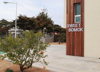 15 Closest Hotels To Hhyan Port In Seogwipo Hotelscom - 