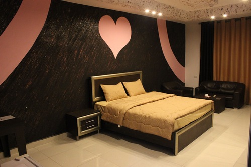 احجز فندق سارة كراون في إربد قارن