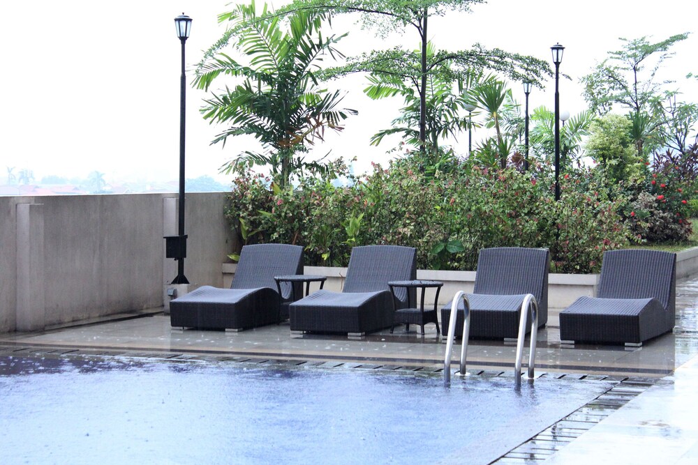 Book Oyo 266 Margonda Residence 5 In Depok Hotels Com