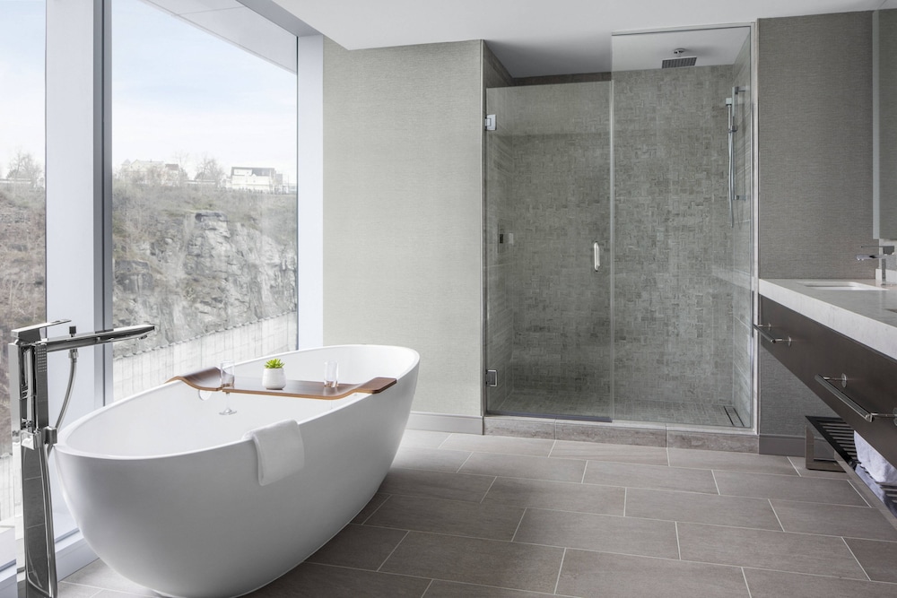 Book Envue Autograph Collection In Weehawken Hotels Com