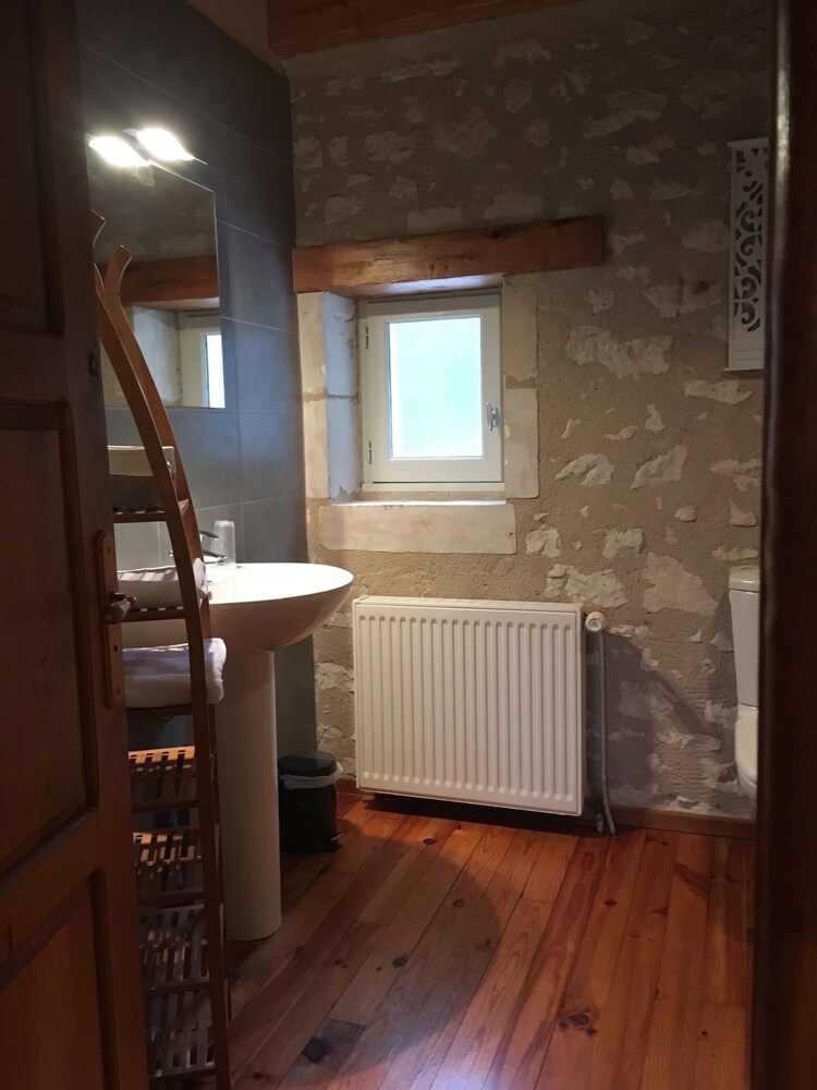 Auberge De Crissay Crissay Sur Manse Hotels Com