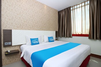 Closest Hotels To Taman Anggrek Clara Bundt From A13 Book