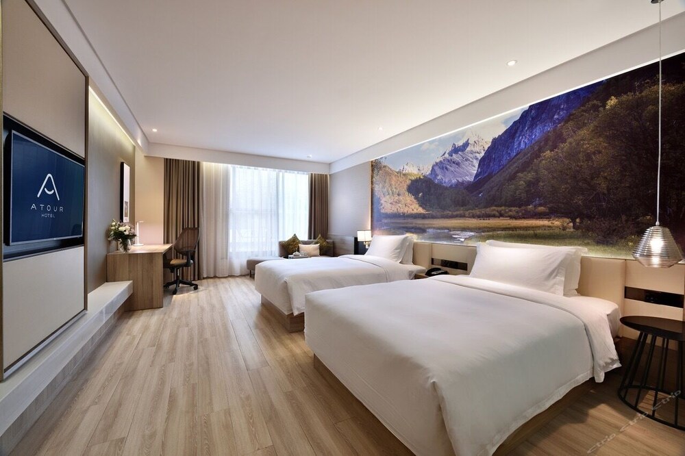 成都桐梓林亚朵酒店