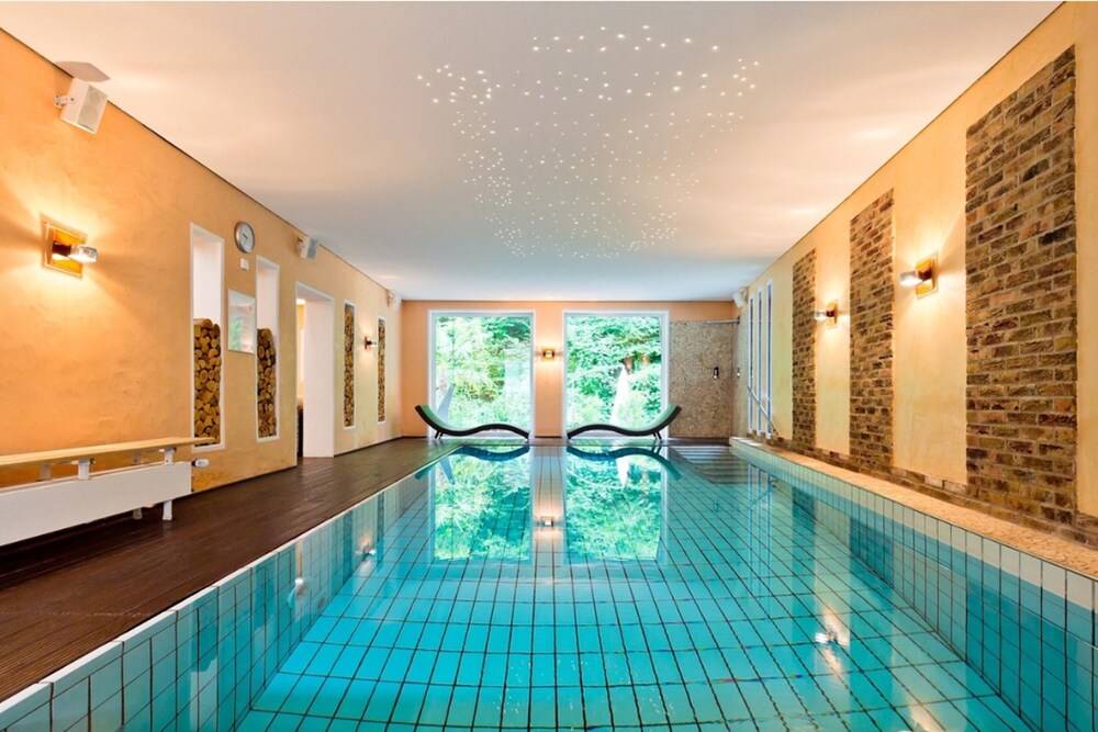 室内游泳池