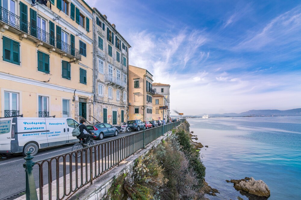 康奈克奢华海景套房穆拉吉亚酒店