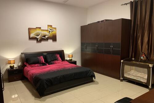 احجز شقة مفروشة فاخرة من 3 غرف نوم بالقرب من بحيرة خالد في الشارقة قارن أسعار الفنادق في الشارقة