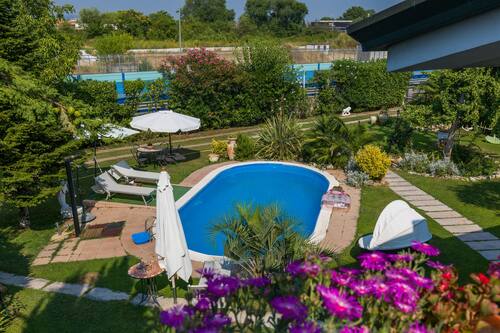 Book Au Jardin Fleuri In San Giovanni Lupatoto Hotels Com Book Au Jardin Fleuri In San Giovanni Lupatoto Hotels Com