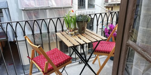 two-room apartment in the center of porta susa