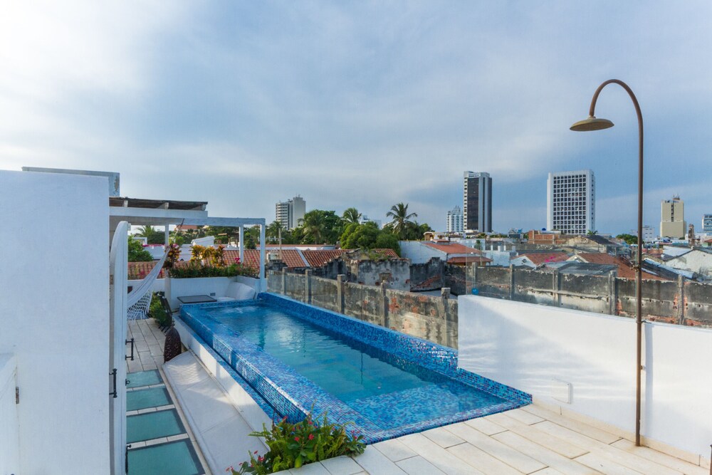 路希亚精品顶楼游泳池奢华民宿 - 诺玛德古卢酒店