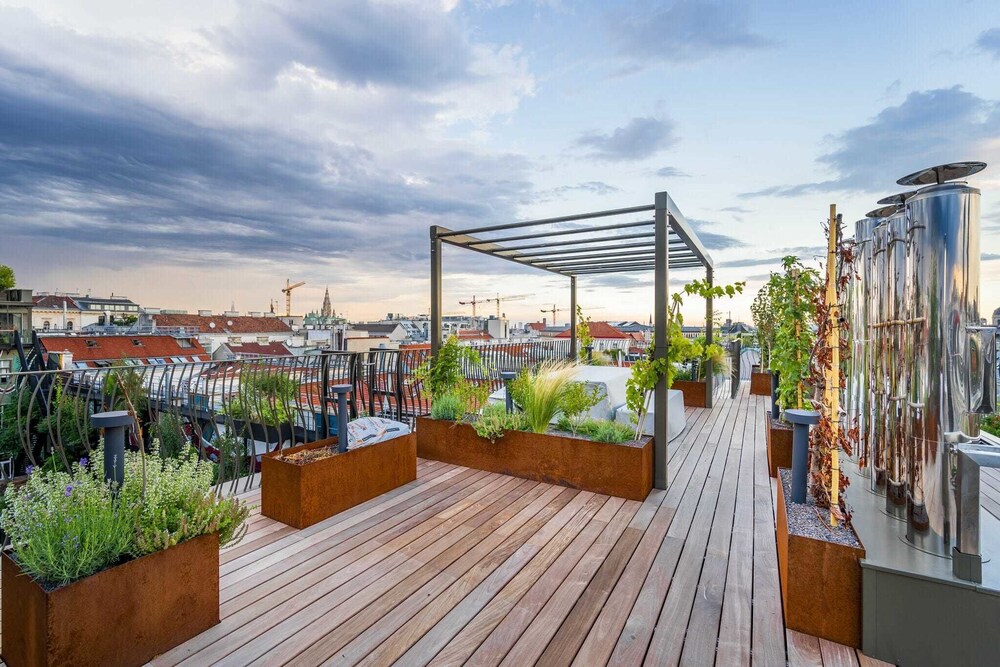 维也纳市政厅附近顶层房酒店