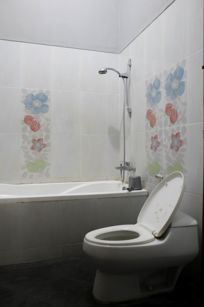 Book Baliomah Guesthouse Jogja Hostel In Yogyakarta And Vicinity Hotels Com