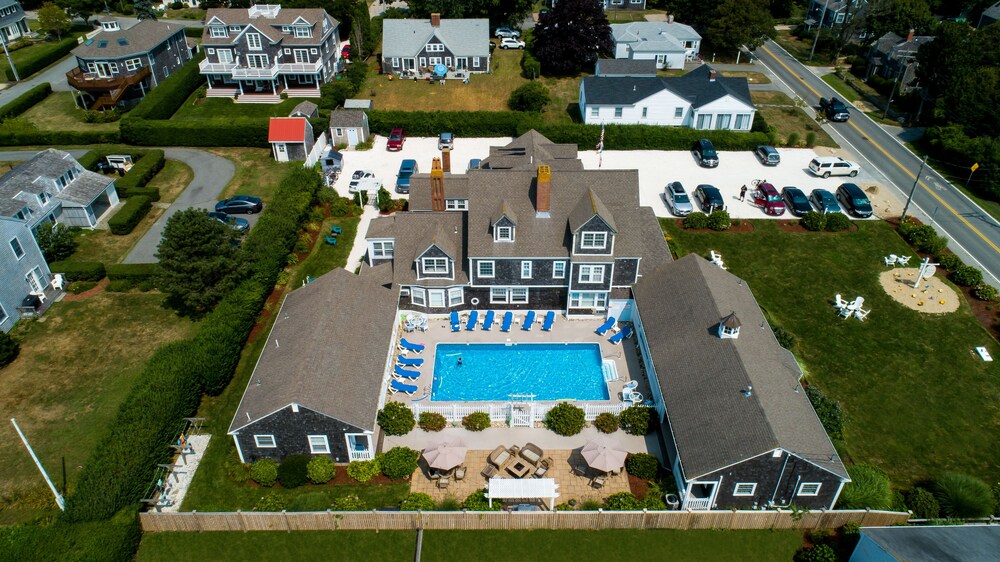 Book Beach Breeze Inn In Falmouth Hotels Com