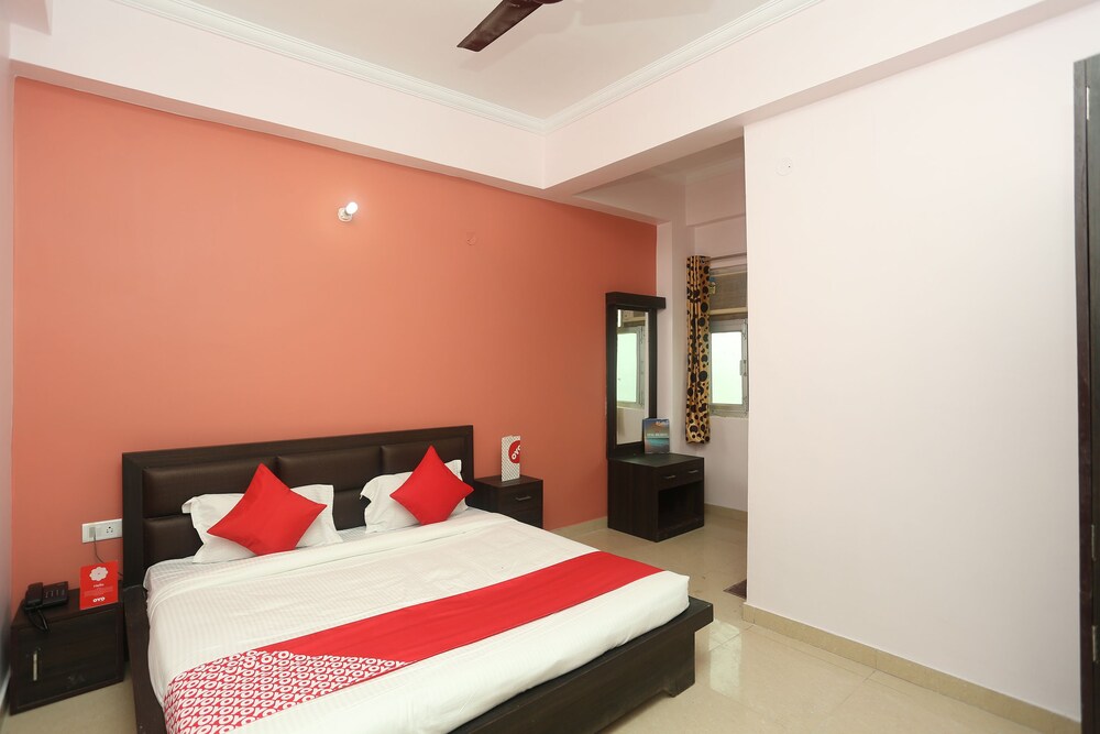 Book Oyo 17204 Vrindawan Galaxy In Kanpur Hotels Com