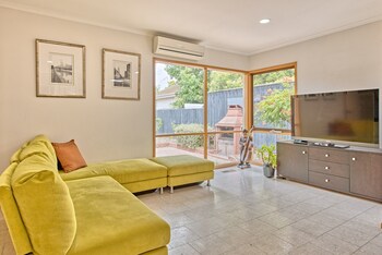Executive 2br caulfield north australia