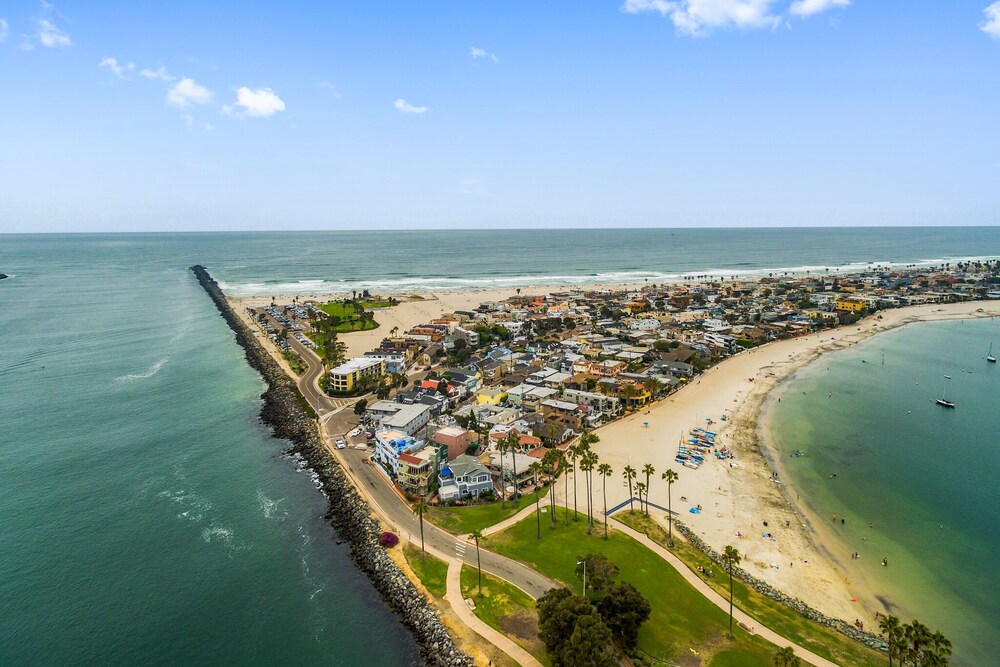 steps away from the beautiful pacific ocean & serene mission bay