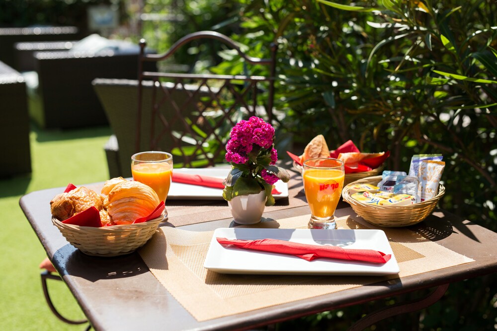 hotel piccadilly fresno breakfast