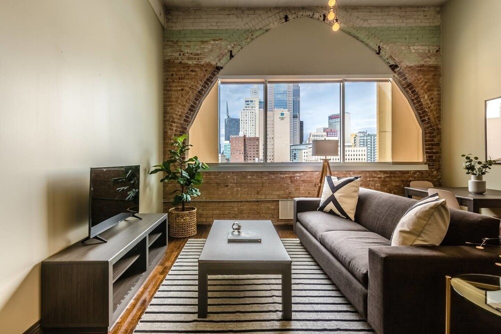 Book Cozy 1 Bedroom Apartment Overlooking Downtown In Dallas Hotels Com