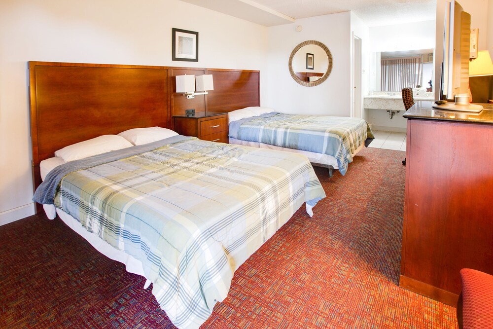 Book Oyo Hotel At Chicago Rockford International Airport Il In New Milford Hotels Com