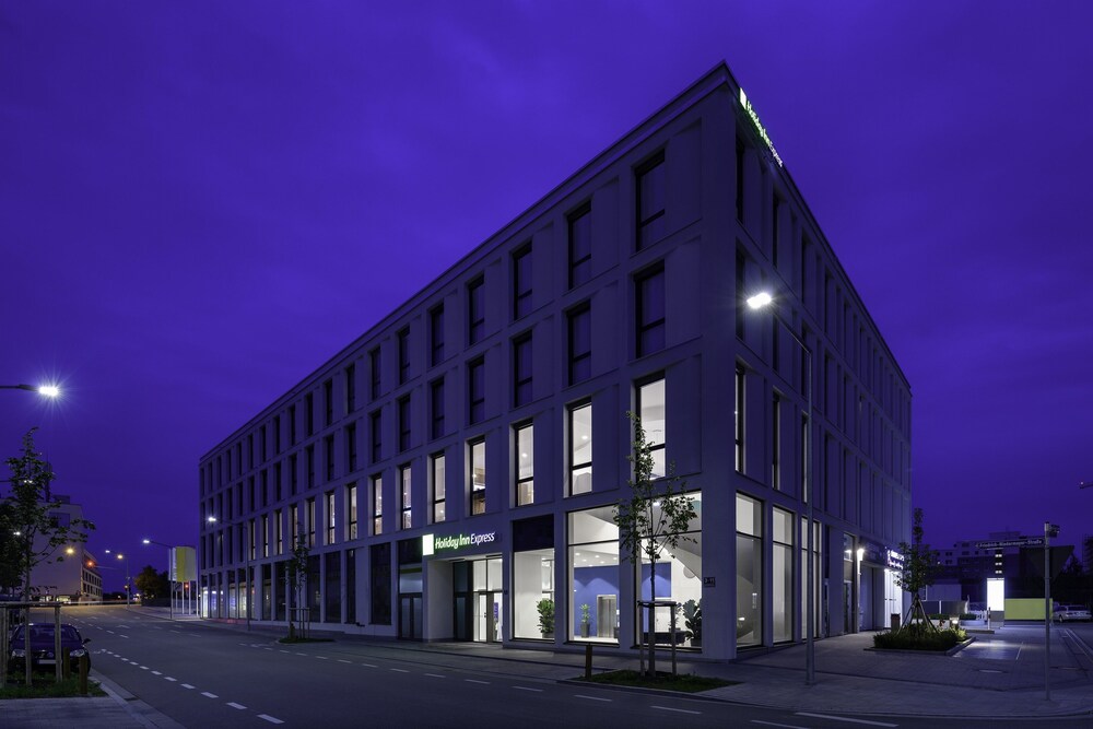 Book Holiday Inn Express Regensburg An Ihg Hotel In Regensburg Hotels Com