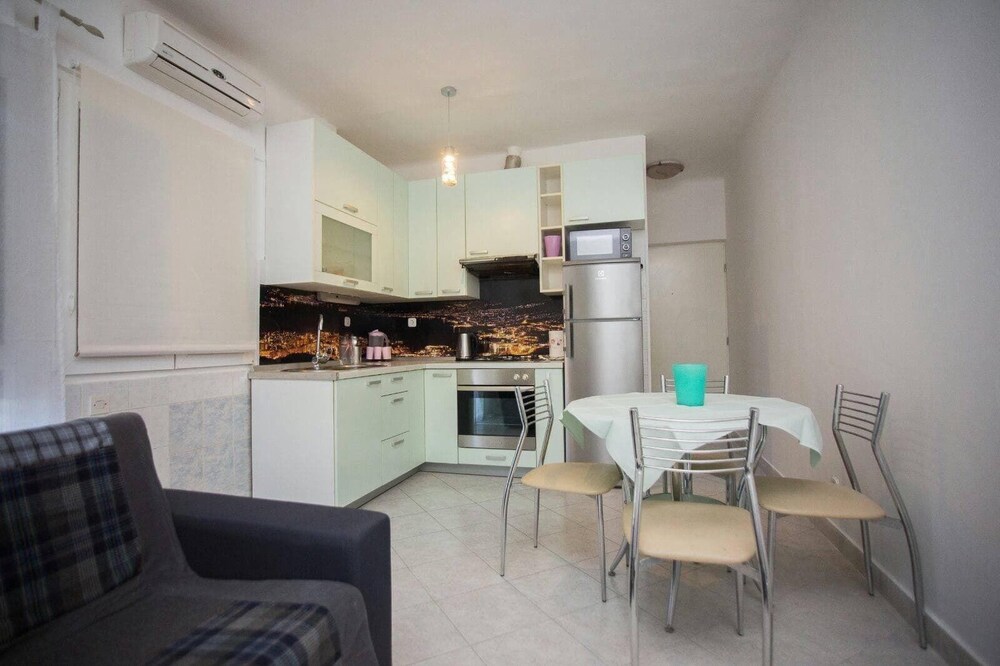 Apartment Duje Kastela Croatia Kastela Hotel Discounts Hotels Com