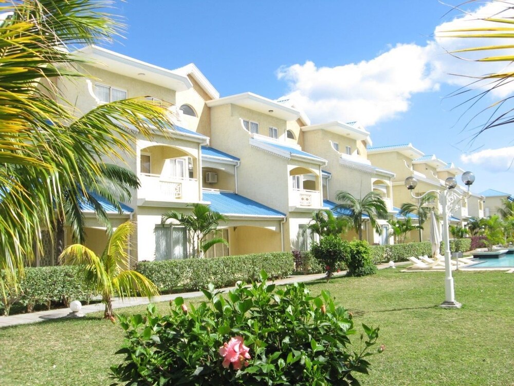 Book Residence Grenadier In Flic En Flac Hotels Com