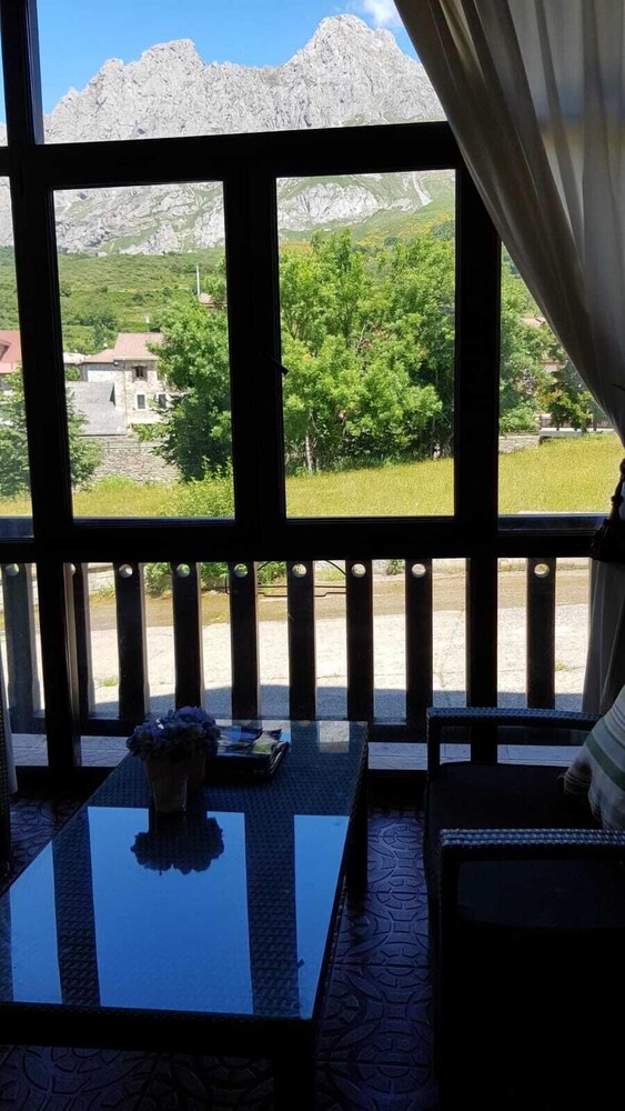 Hotel Cumbres Valdeon Posada De Valdeon Spain Posada De Valdeon Hotel Discounts Hotels Com