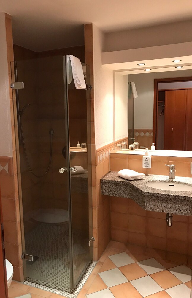 احجز أفضل فنادق بورن موقع Hotels Com