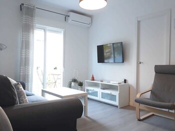 Accommodation In Around El Fontanal María Auxiliadora - 