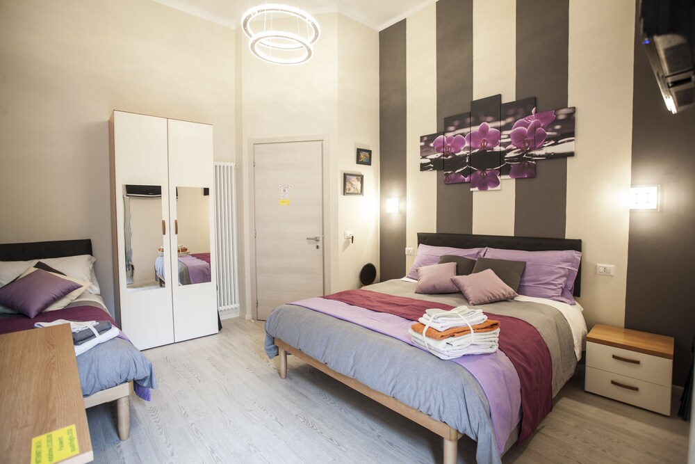 基础三人房, 多张床 - 主照片