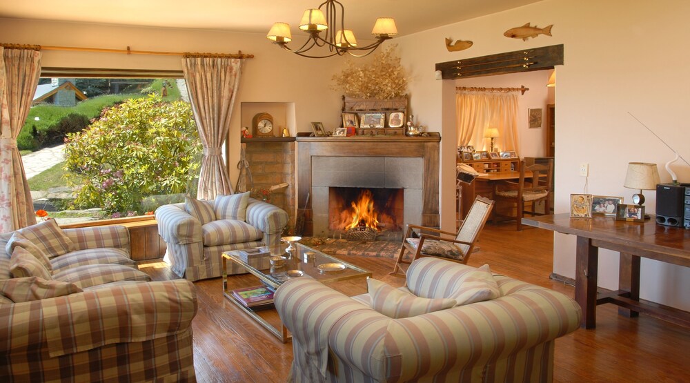 湖滨温暖之家 h28 酒店 (warm house on the edge of lake h28)