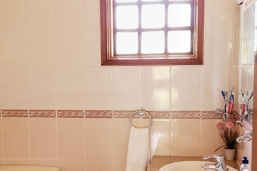 Book Family Nest Guest House In Kisumu Hotels Com