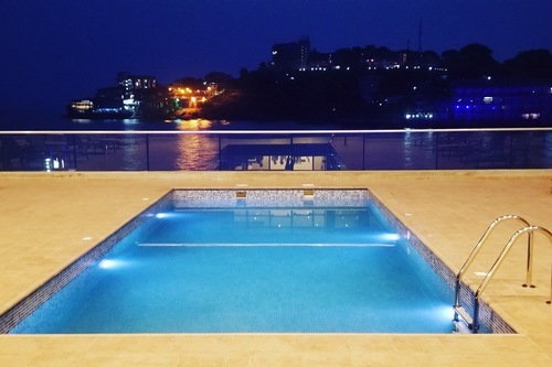 Point Hotel Havuz Istanbul Yuzme Havuzlari Istanbul Havuz Rehberi Istanbul Havuzlar